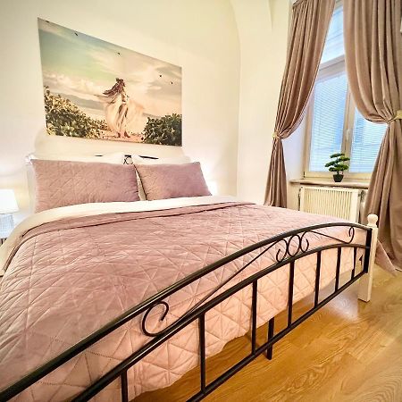 Elegant Apartment In Kosice Exterior photo